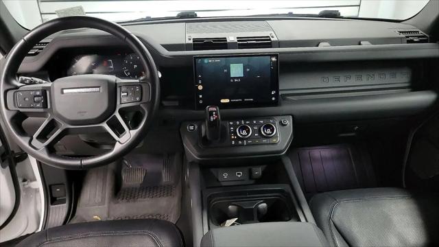 2024 Land Rover Defender 130 P400 X-Dynamic SE