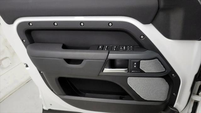 2024 Land Rover Defender 130 P400 X-Dynamic SE