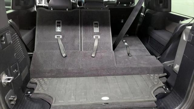 2024 Land Rover Defender 130 P400 X-Dynamic SE