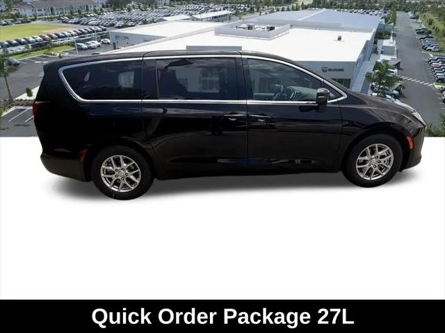2027 Chrysler Pacifica Select
