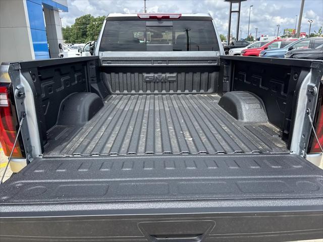 2026 GMC Sierra 2500HD Crew Cab, Standard Bed, SLT, 4WD