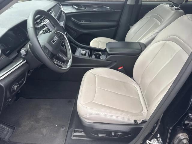 2023 Jeep Grand Cherokee Laredo 4x2