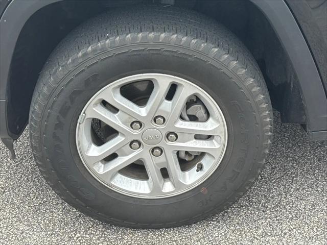 2023 Jeep Grand Cherokee Laredo 4x2