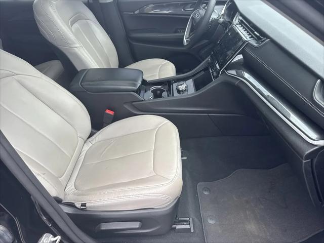 2023 Jeep Grand Cherokee Laredo 4x2