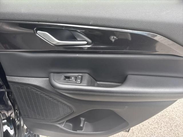 2023 Jeep Grand Cherokee Laredo 4x2