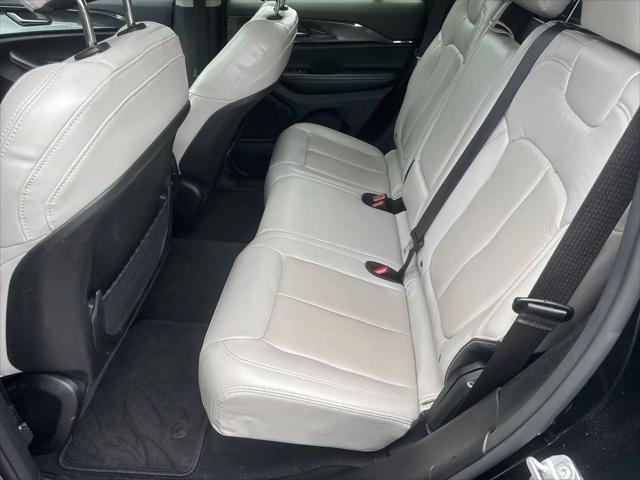 2023 Jeep Grand Cherokee Laredo 4x2