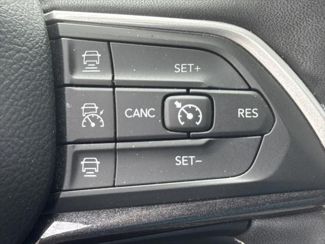 2023 Jeep Grand Cherokee Laredo 4x2