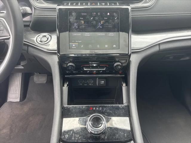 2023 Jeep Grand Cherokee Laredo 4x2