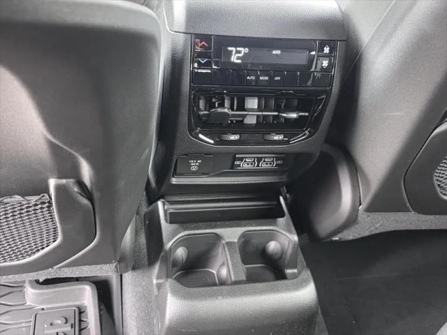 2026 Jeep Grand Cherokee L Altitude 4x2