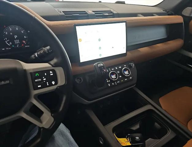 2024 Land Rover Defender 130 P400 X-Dynamic SE