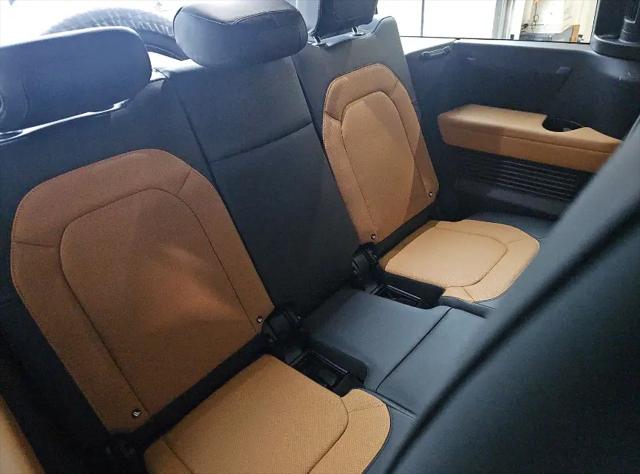 2024 Land Rover Defender 130 P400 X-Dynamic SE