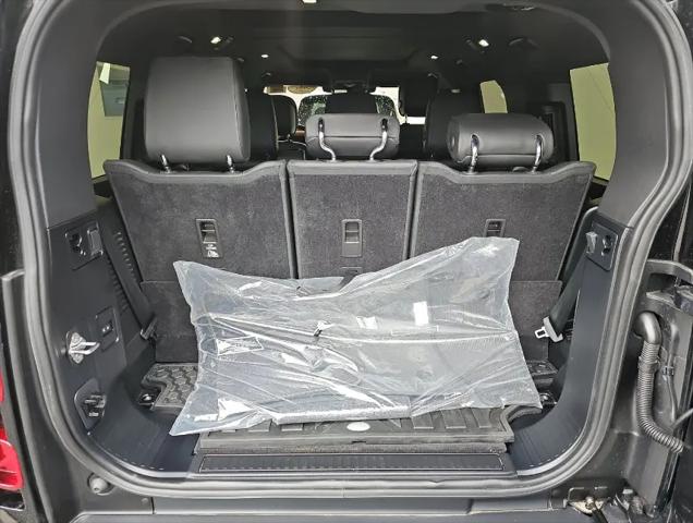 2024 Land Rover Defender 130 P400 X-Dynamic SE