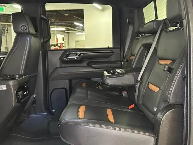 2025 GMC Sierra 2500HD 4WD Crew Cab Standard Bed AT4