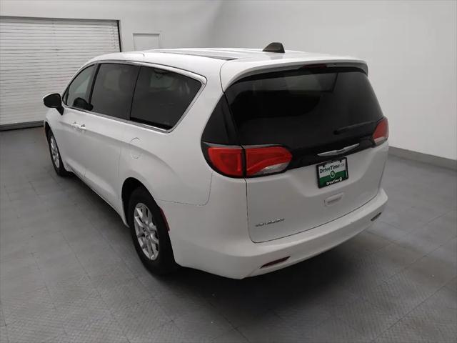 2023 Chrysler Voyager LX
