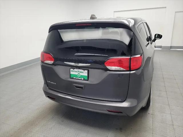 2023 Chrysler Voyager LX