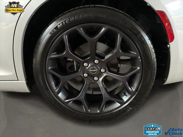2019 Chrysler 300 Touring