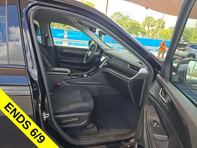 2023 Jeep Grand Cherokee Laredo 4x2