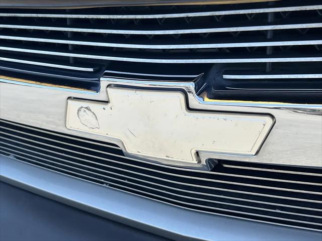 2003 Chevrolet Avalanche Base