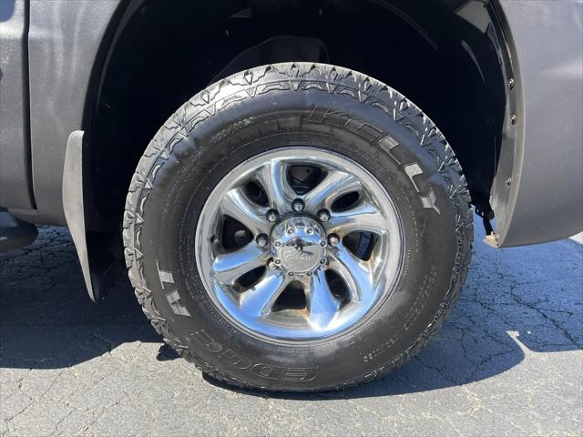2003 Chevrolet Avalanche Base
