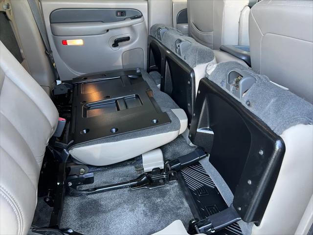 2003 Chevrolet Avalanche Base