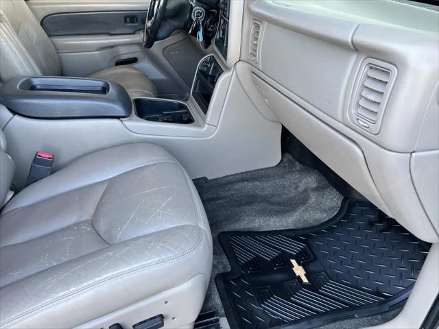 2003 Chevrolet Avalanche Base