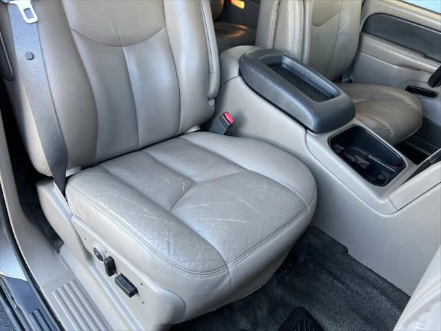 2003 Chevrolet Avalanche Base