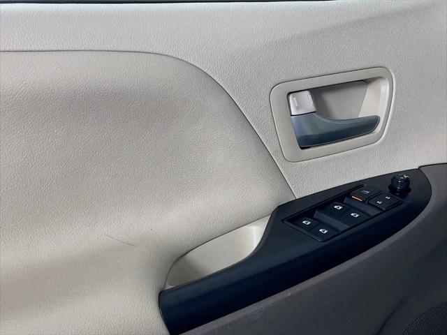 2019 Toyota Sienna LE 8 Passenger