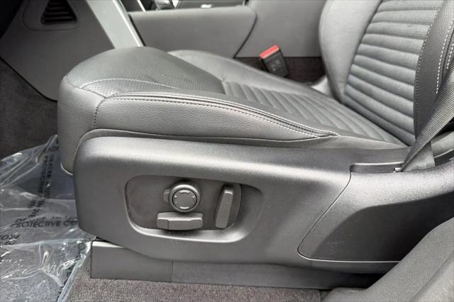 2025 Land Rover Discovery P300 S