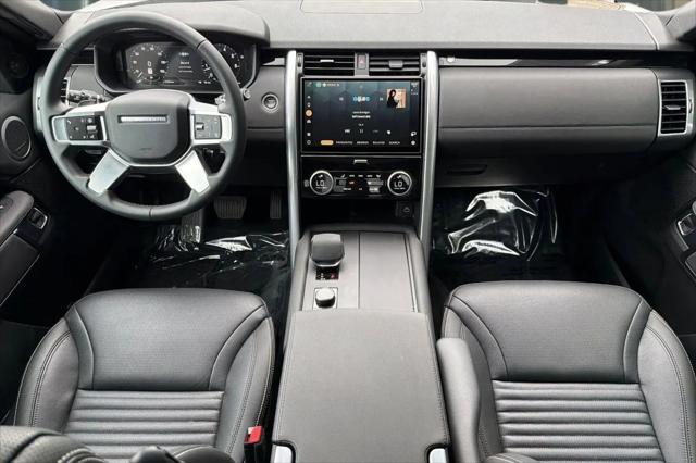 2025 Land Rover Discovery P300 S