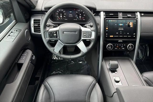 2025 Land Rover Discovery P300 S