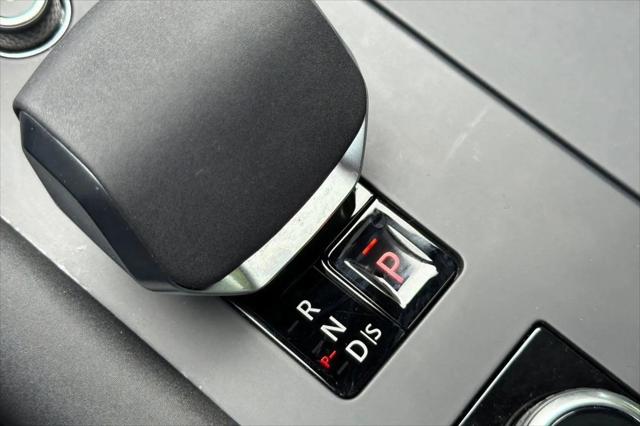 2025 Land Rover Discovery P300 S