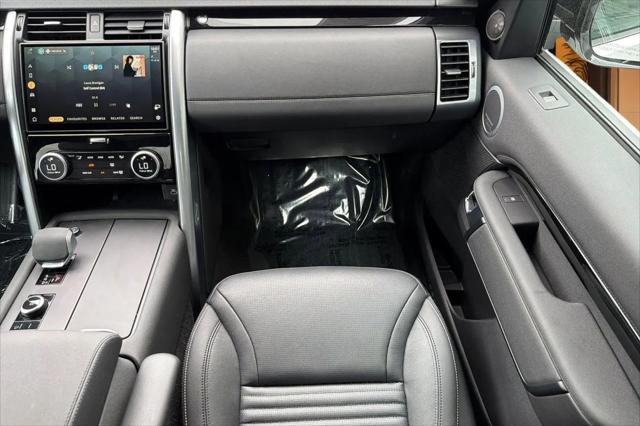 2025 Land Rover Discovery P300 S