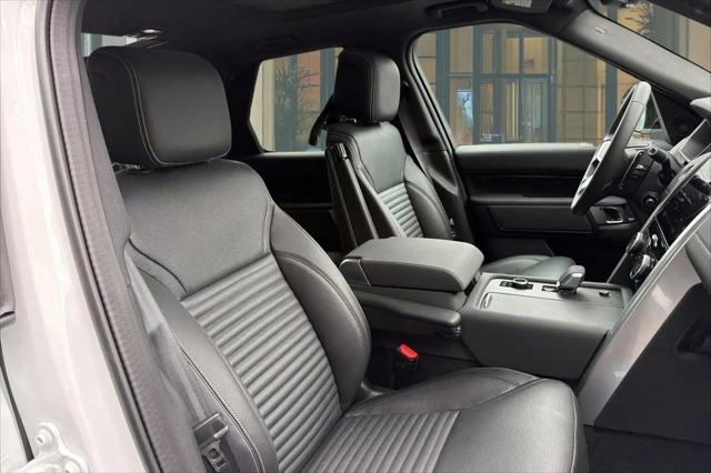 2025 Land Rover Discovery P300 S