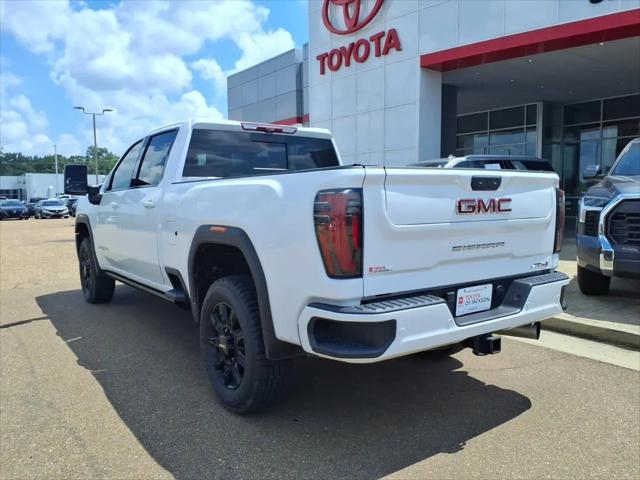 2024 GMC Sierra 2500HD 4WD Crew Cab Standard Bed AT4