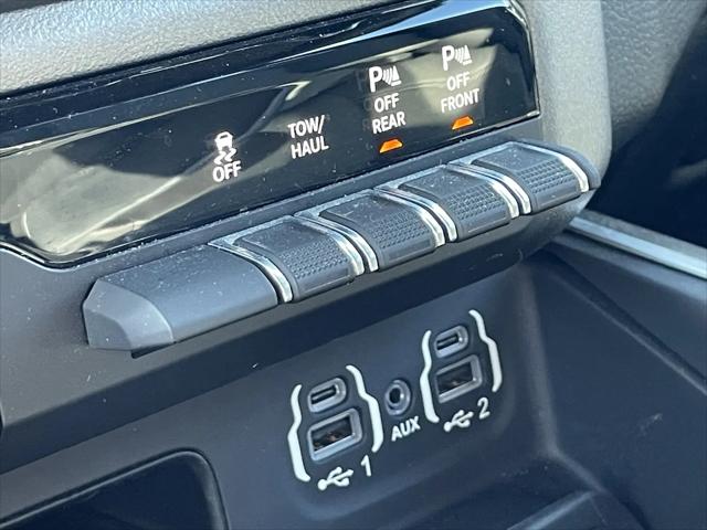 2020 Ram 1500 Big Horn Crew Cab 4x4 5'7" Box