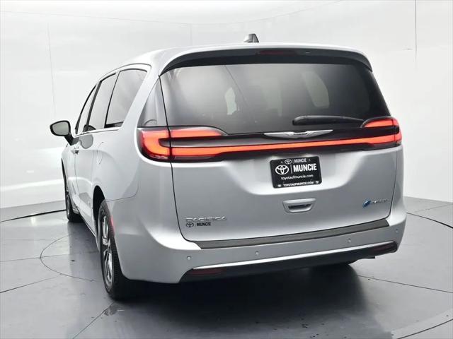 2024 Chrysler Pacifica Hybrid Select