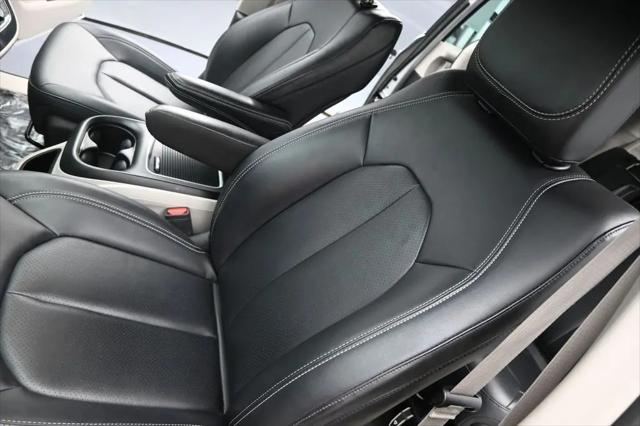 2024 Chrysler Pacifica Hybrid Select