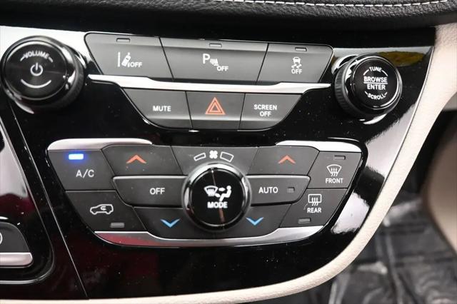 2024 Chrysler Pacifica Hybrid Select