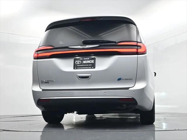 2024 Chrysler Pacifica Hybrid Select