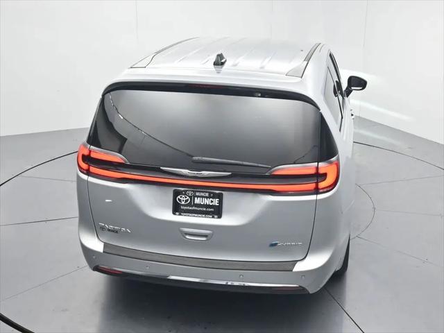 2024 Chrysler Pacifica Hybrid Select