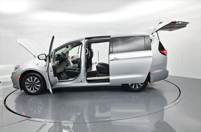 2024 Chrysler Pacifica Hybrid Select