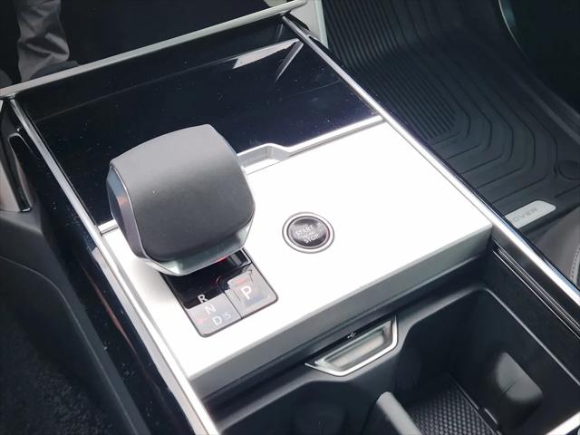 2026 Land Rover Range Rover P400 SE 7 Seat