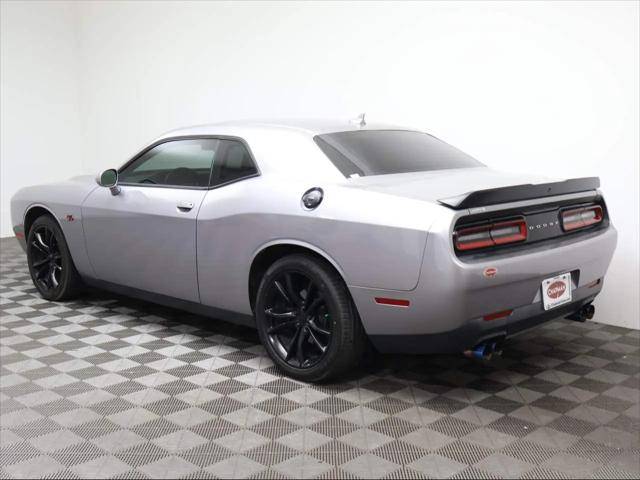 2016 Dodge Challenger SXT Plus
