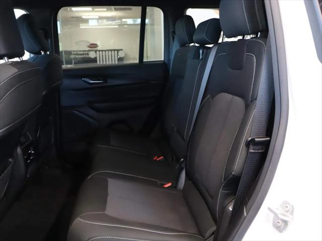 2024 Jeep Grand Cherokee Laredo 4x4