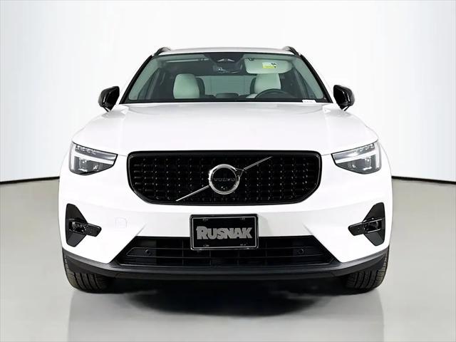 2026 Volvo XC40 Plus, B5 AWD Gas (mild hybrid), Dark