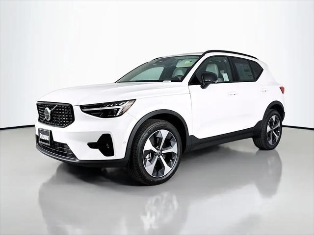2026 Volvo XC40 Plus, B5 AWD Gas (mild hybrid), Dark