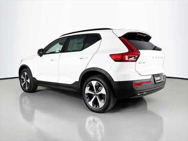 2026 Volvo XC40 Plus, B5 AWD Gas (mild hybrid), Dark