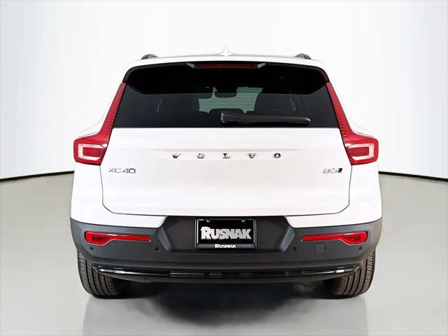 2026 Volvo XC40 Plus, B5 AWD Gas (mild hybrid), Dark