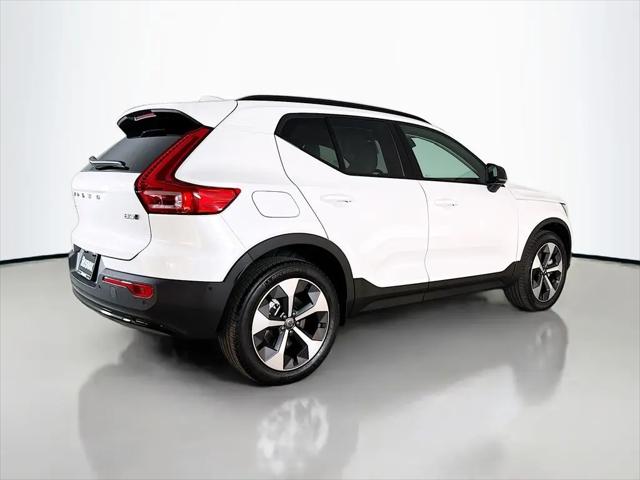 2026 Volvo XC40 Plus, B5 AWD Gas (mild hybrid), Dark