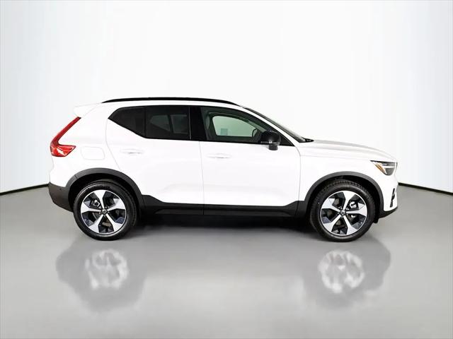 2026 Volvo XC40 Plus, B5 AWD Gas (mild hybrid), Dark